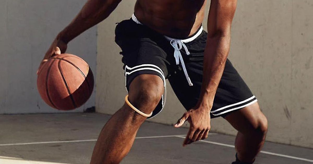 Why do Basketball Players Wear Rubber Bands on their Knees?